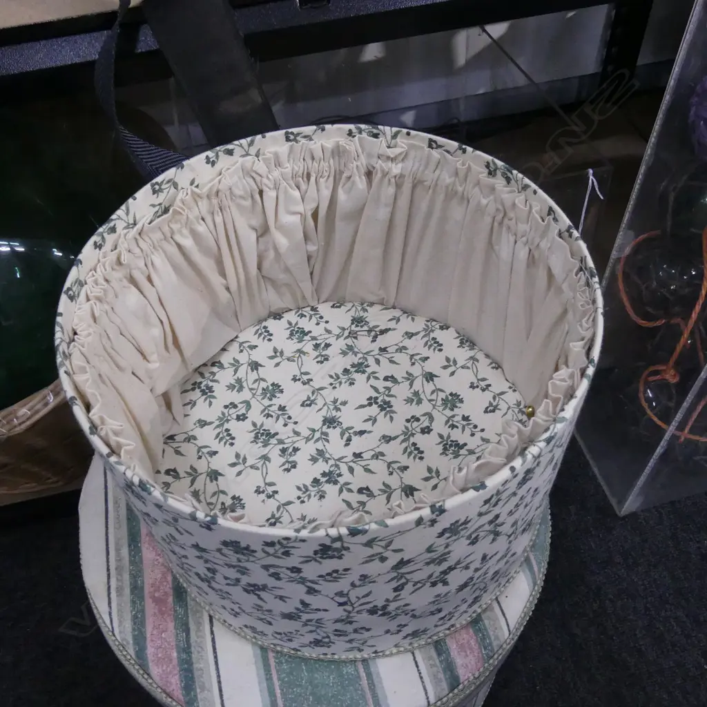 3 VINTAGE STACKING HAT BOXES - LARGEST DIA  390MM Image 1++