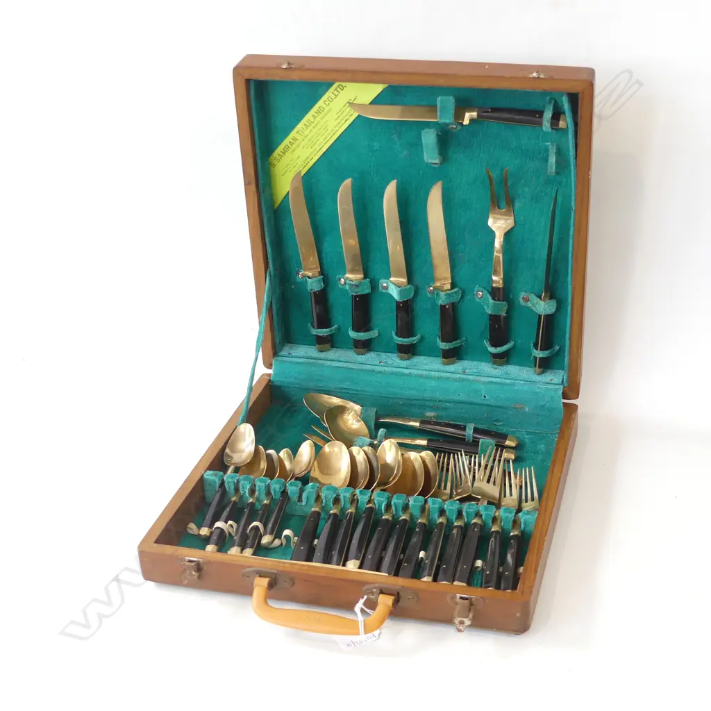 THAI CUTLERY SET, CASED Image 1++