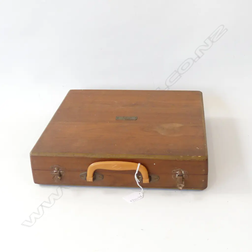 THAI CUTLERY SET, CASED Image 1++