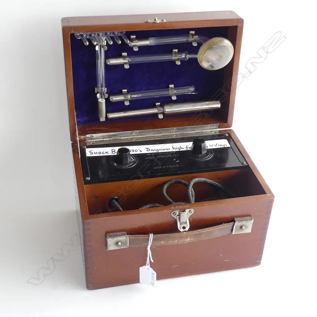 1930s 'EVERAY' HIGH FREQUENCY VIOLET RAY TREATMENT DEVICE in MAHOG CASE. W.250mm Image 1++