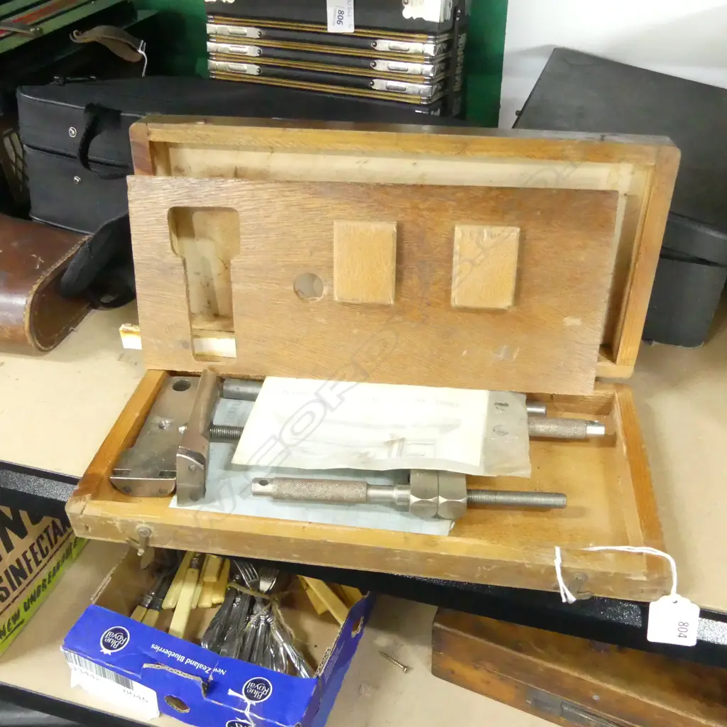 VINTAGE WOODEN BOXED APKOWAY NO. 267 INTERNAL & EXTERNAL KNURLING TOOLS  Image 1++