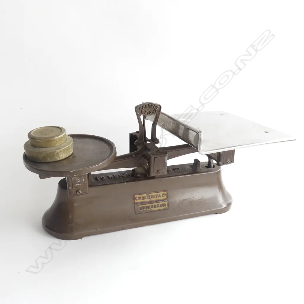 OLD ENGLISH SCALES WITH STAINLESS STEEL PLATE (L 360MM) + 2 BRASS WEIGHTS  Image 1++