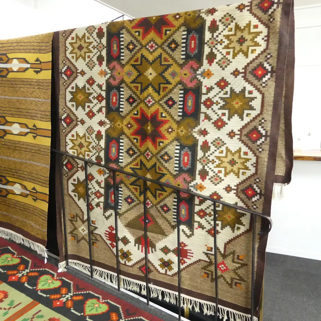 LARGE FLAT WEAVE RUG 2800x1600mm Image 1++