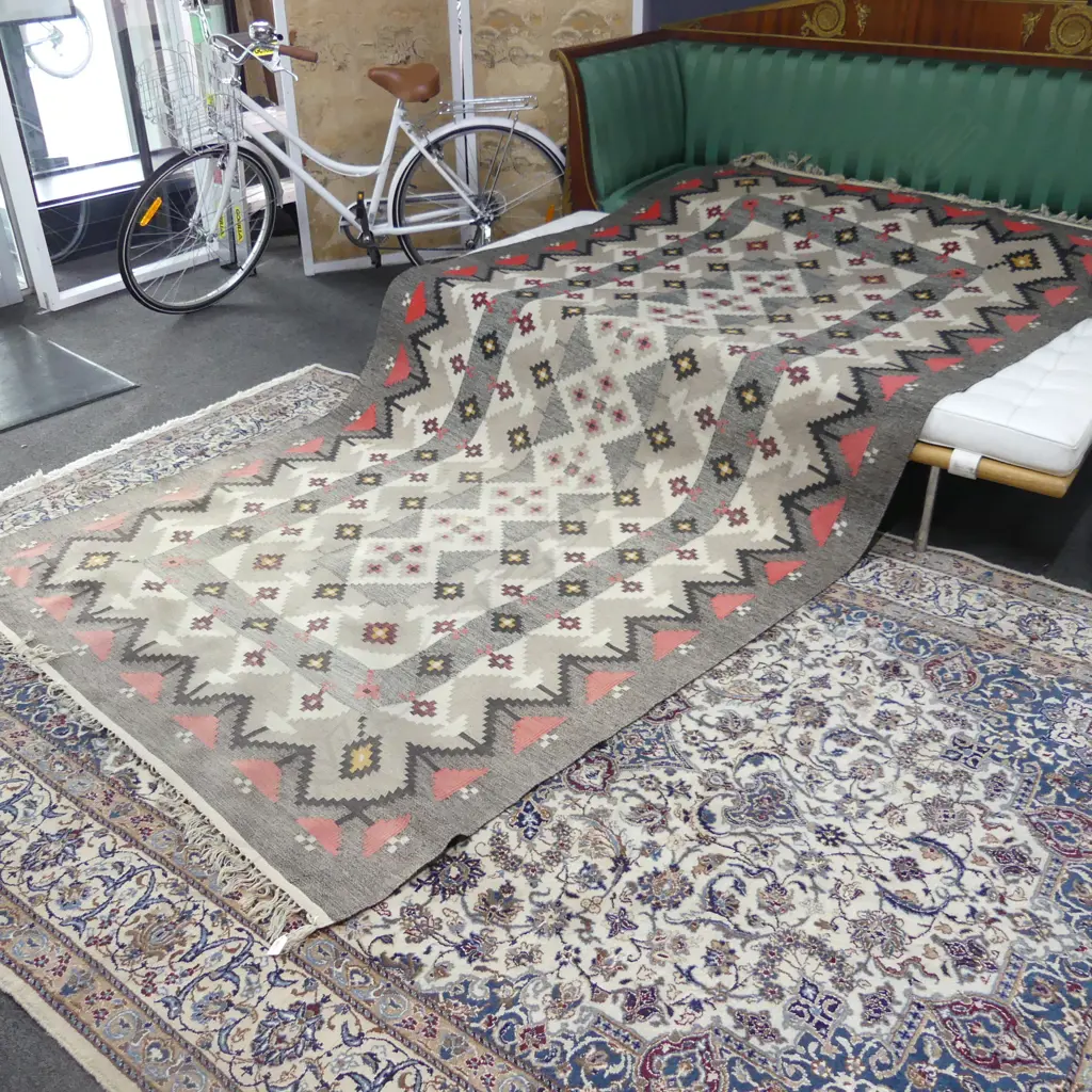 LARGE FLAT WEAVE RUG 2500x1600mm Image 1++