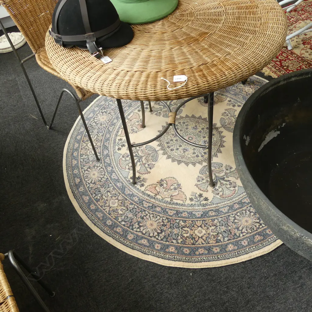 ROUND WOOL RUG DIA 1400MM Image 1++