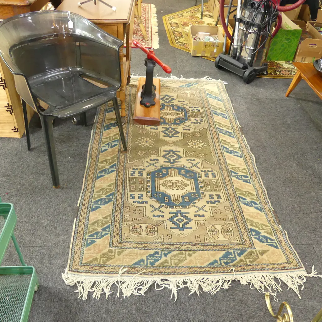 ALL WOOL HAND KNOTTED RUG 1900x1060mm Image 1++