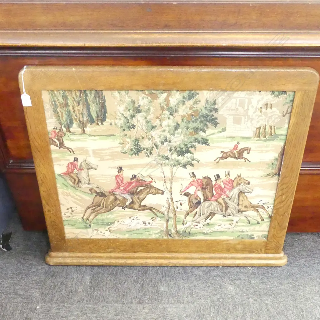 VINTAGE OAK FIRESCREEN w. HUNTING SCENE FABRIC W.860mm Image 1++