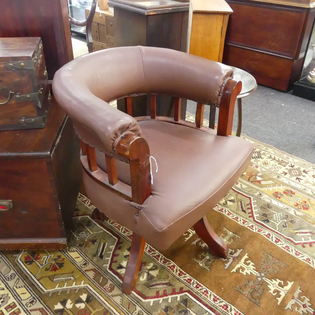 BROWN LEATHER CAPTAINS CHAIR  Image 1++