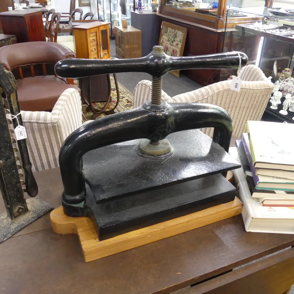 VINTAGE METAL BOOK PRESS Image 1++