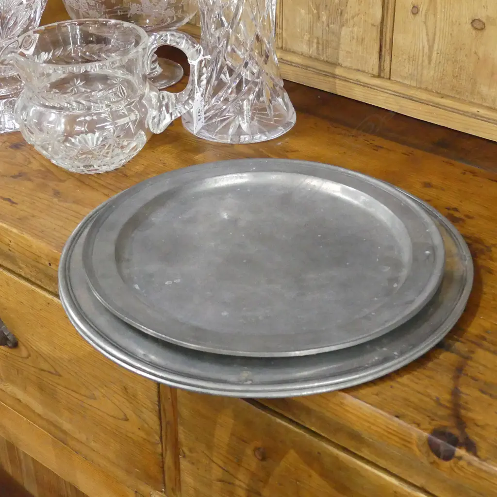 8 PEWTER PLATES 340mm dia + 1 OTHER + 8 COASTERS 105mm dia Image 1++