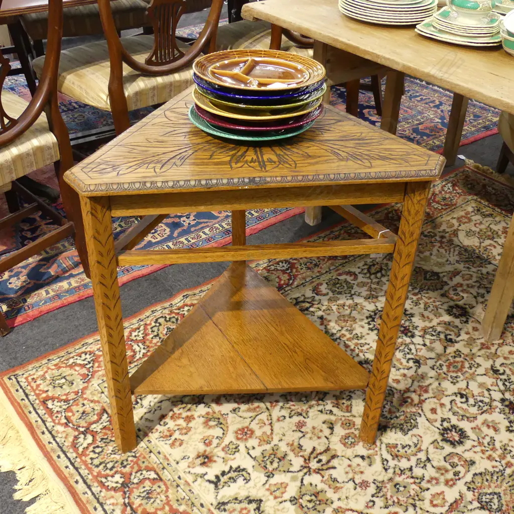 VINTAGE OAK CARVED CORNER TABLE H.700mm Image 1++