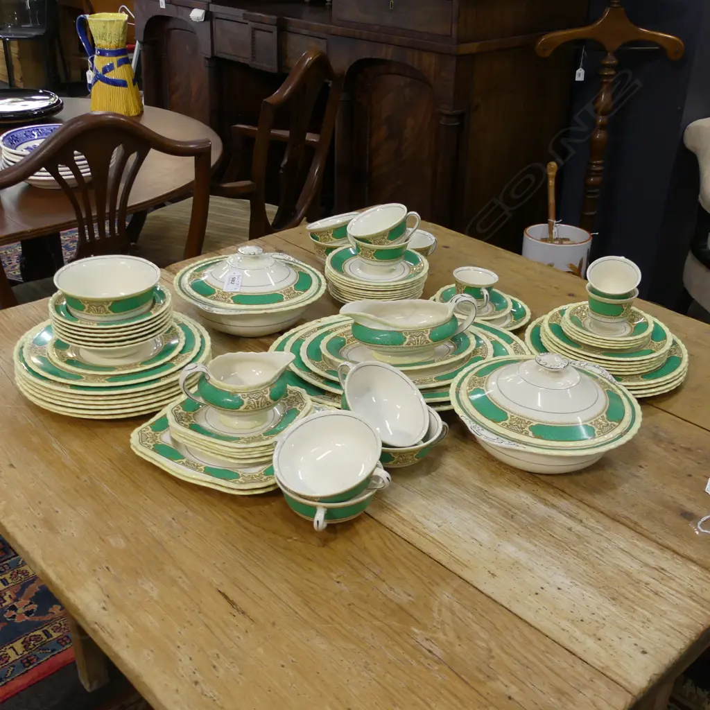 LGE VINTAGE 'ROYAL CROWN' PART DINNER SERVICE Image 1++