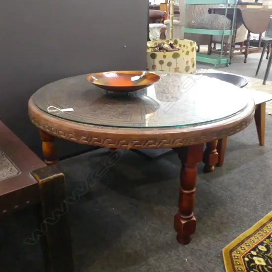 PR TOOLED LEATHER TOPPED MID-CENTURY ROUND COFFEE TABLES Dia.840mm