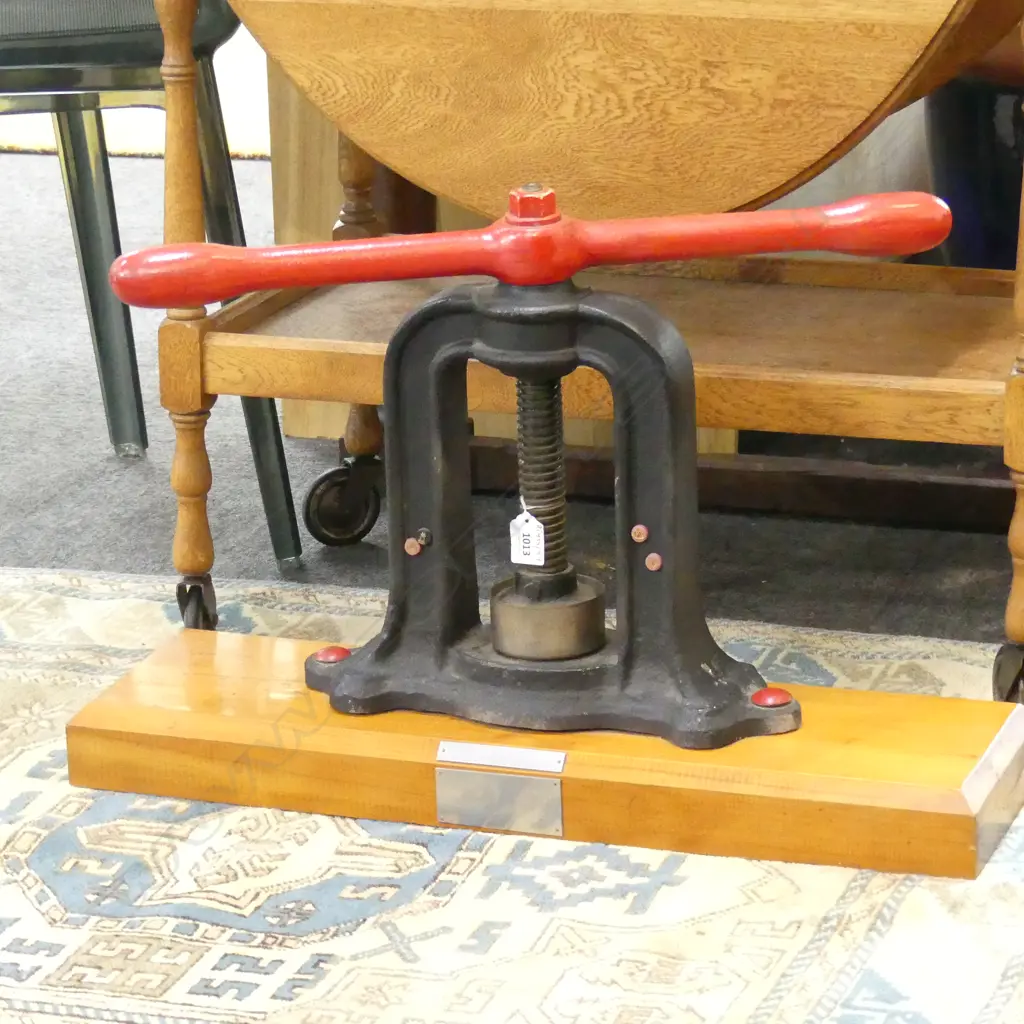 LARGE CASET IRON MOUNTED PRESS H.440mm Image 1++