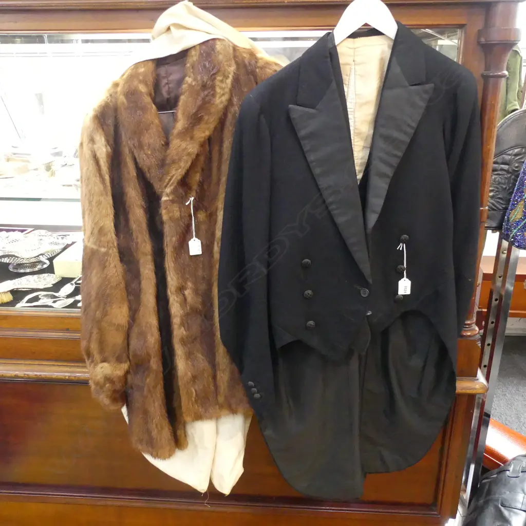 FUR COAT w. BAG + TUX TAILS & WAISTCOAT  Image 1++