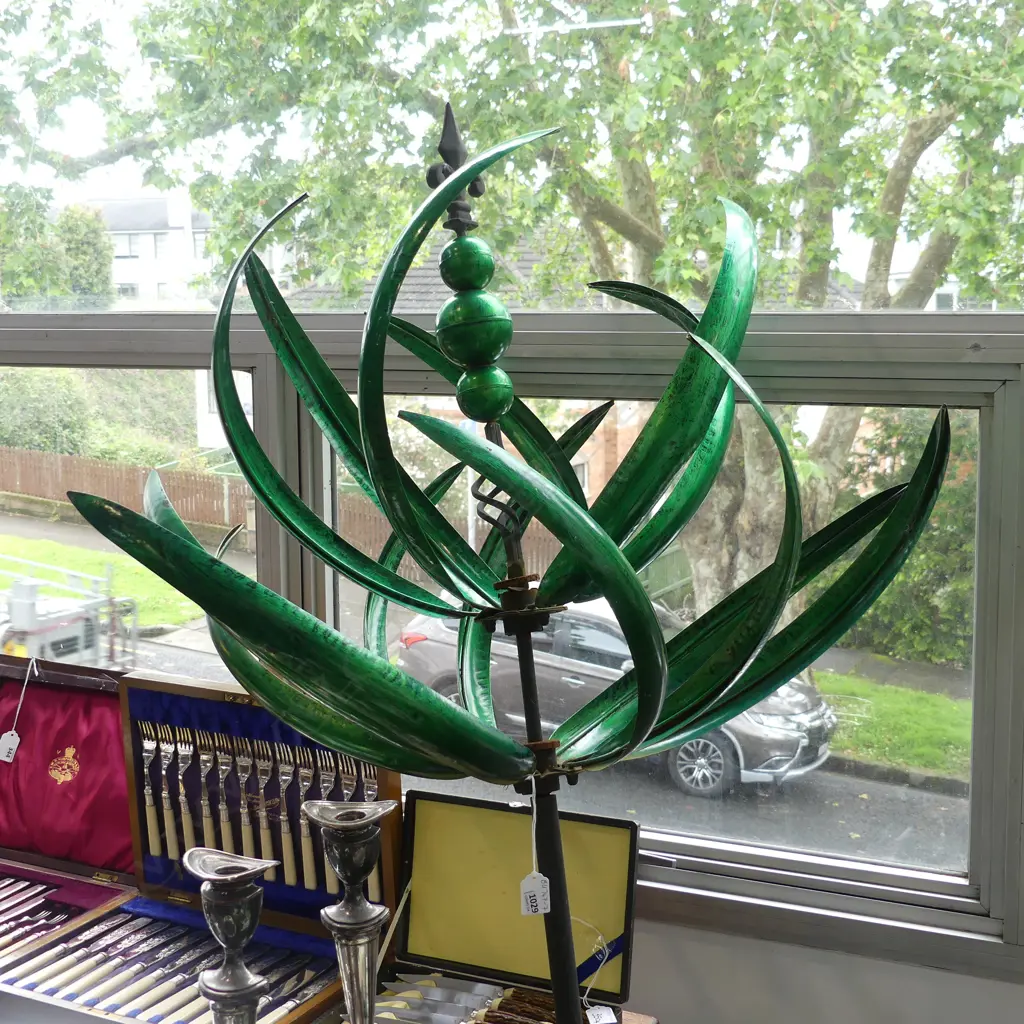 LARGE GREEN WIND SPINNER GARDEN SCULPTURE H 2100MM Image 1++