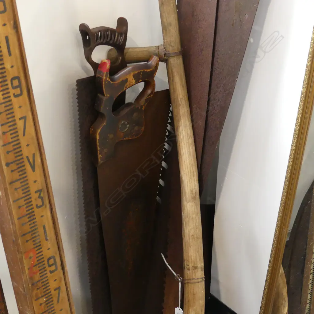 VINTAGE TOOLS; SCYTHE + 4 VINTAGE SAWS + SPADE Image 1++