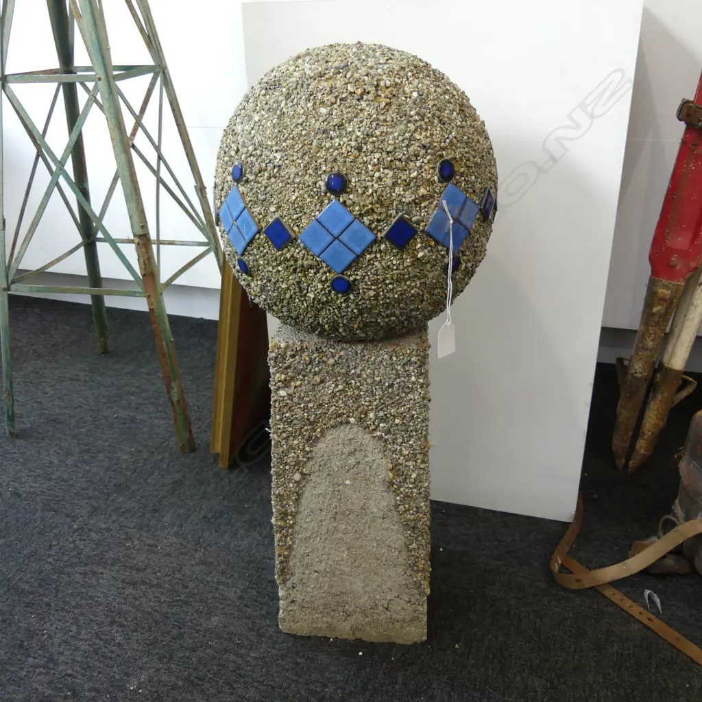 LG STONE & MOSAIC TILE BALL WITH STAND GARDEN ORNAMENT H. 750 DIA 350MM Image 1++