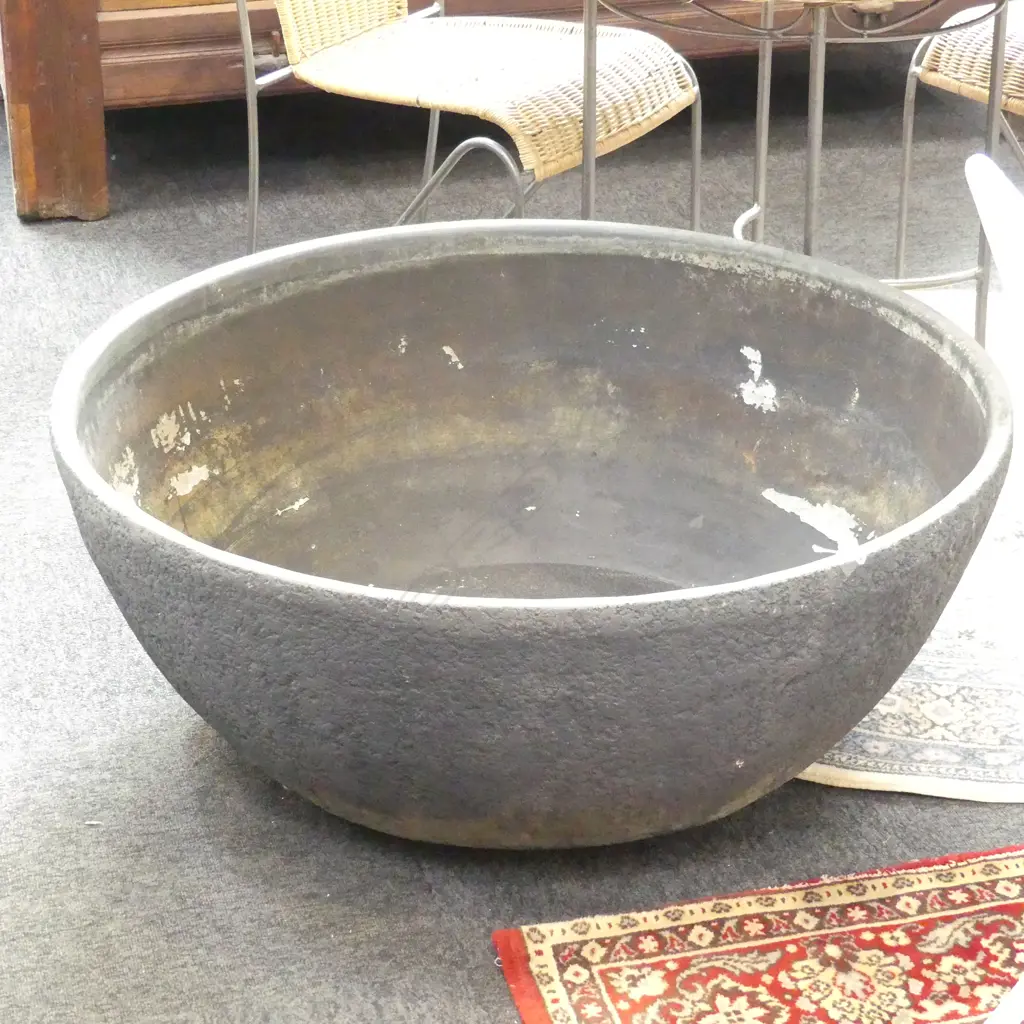 LARGE LIGHTWEIGHT CONCRETE GARDEN POND 950mm dia...  Image 1++
