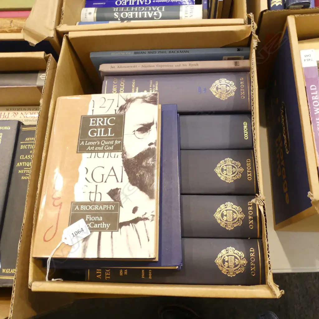 BOX OF ASST BOOKS Image 1++