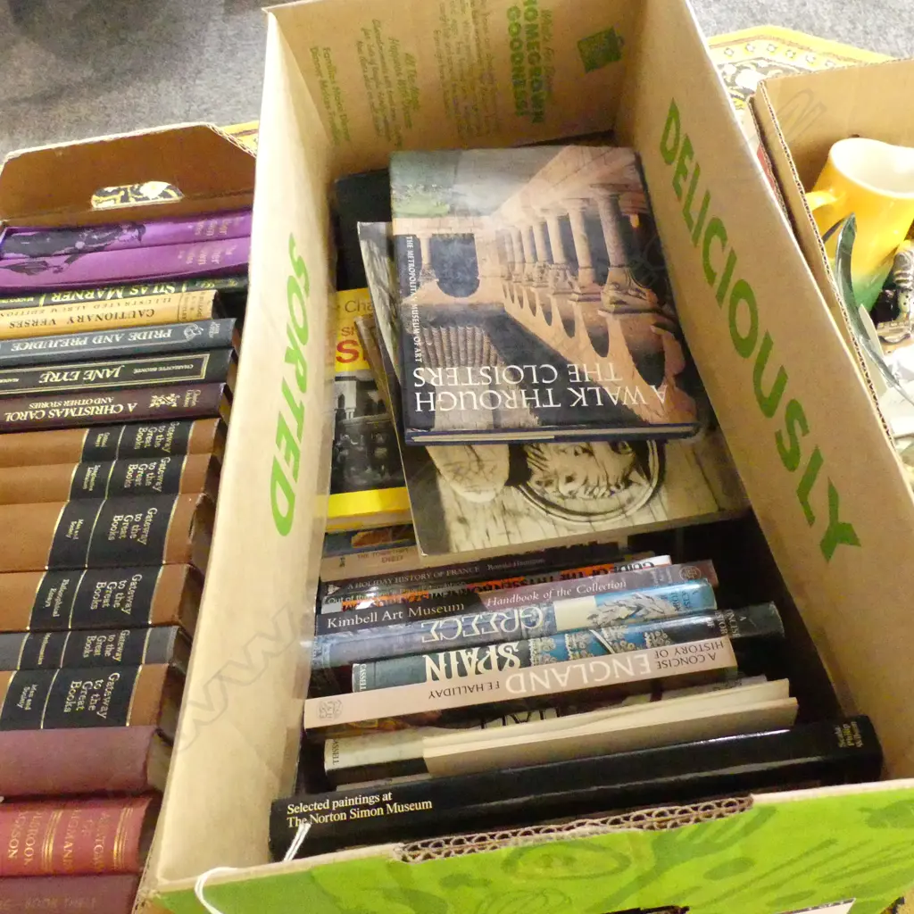 BOX OF ASST BOOKS Image 1++