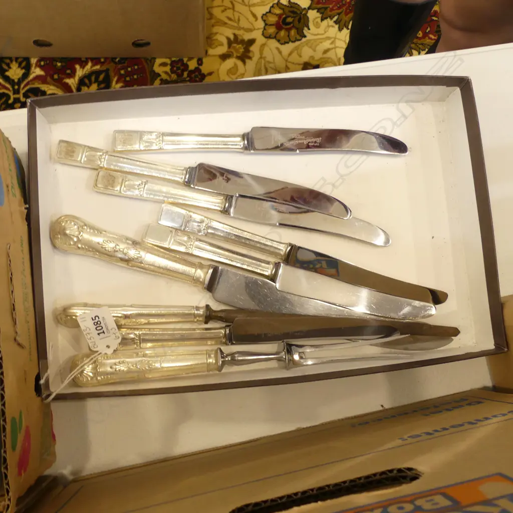 TRAY OF 6 EP HANDLE DINNER KNIVES & 3 PC CARVING SET Image 1++