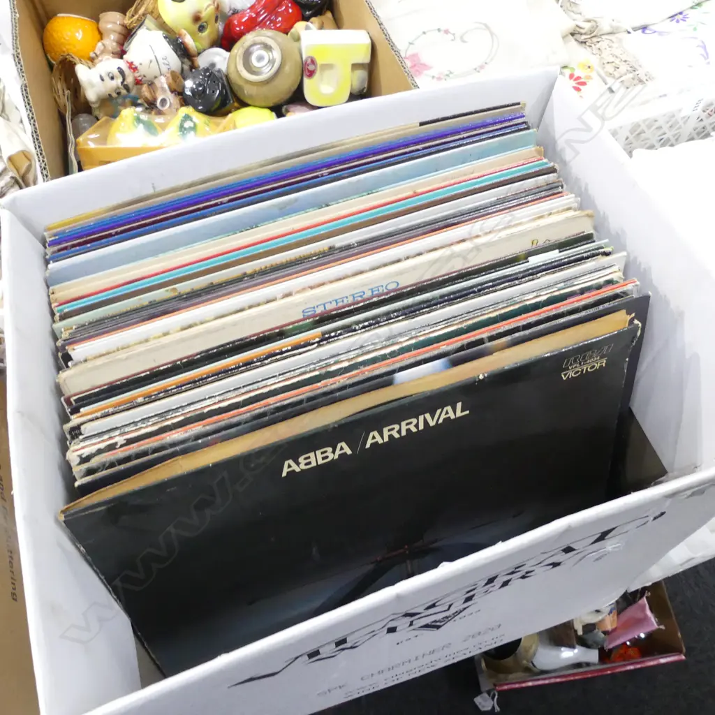 LARGE BOX OLD VINYL RECORDS Image 1++