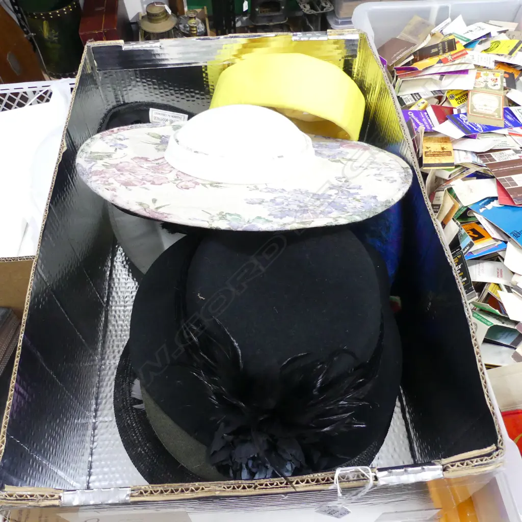 BOX 8 ASST VINTAGE HATS Image 1++