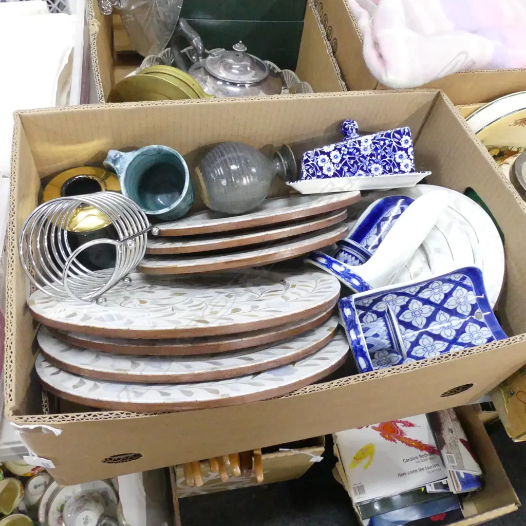 BOX LOT 10 MOP PLATES (4x300mm 6x255mm) + PR B/W CERAMIC CANDLE HOLDERS + PETER COLLIS VASE + BURLEIGH CHEESE DISH Image 1++