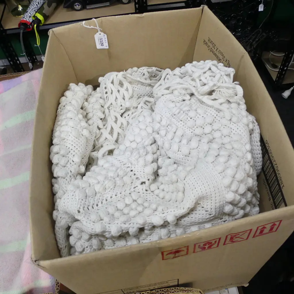 VICTORIAN WHITE CROCHET BEDSPREAD  Image 1++