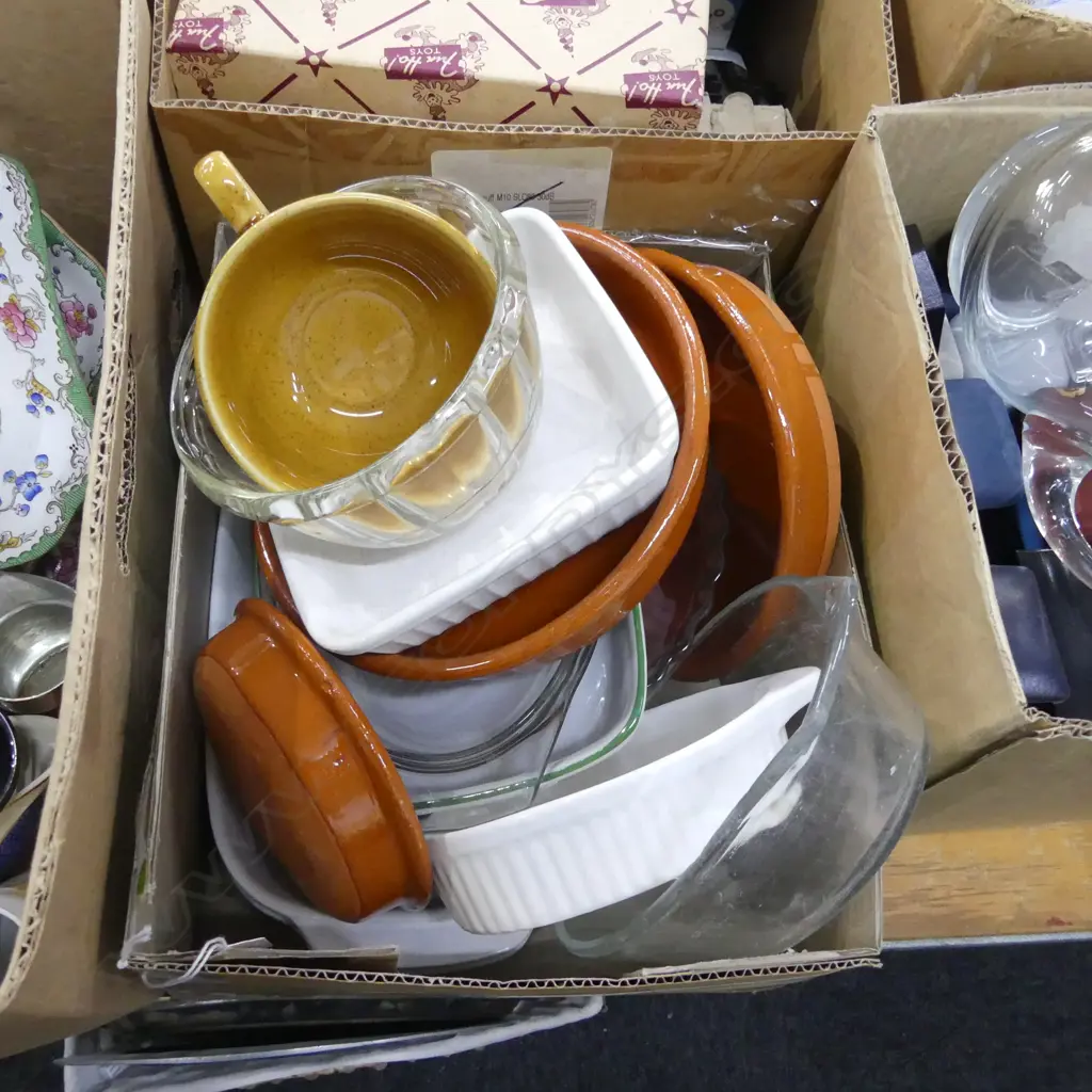 BOX LOT ASST. KITCHEN CERAMICS Image 1++