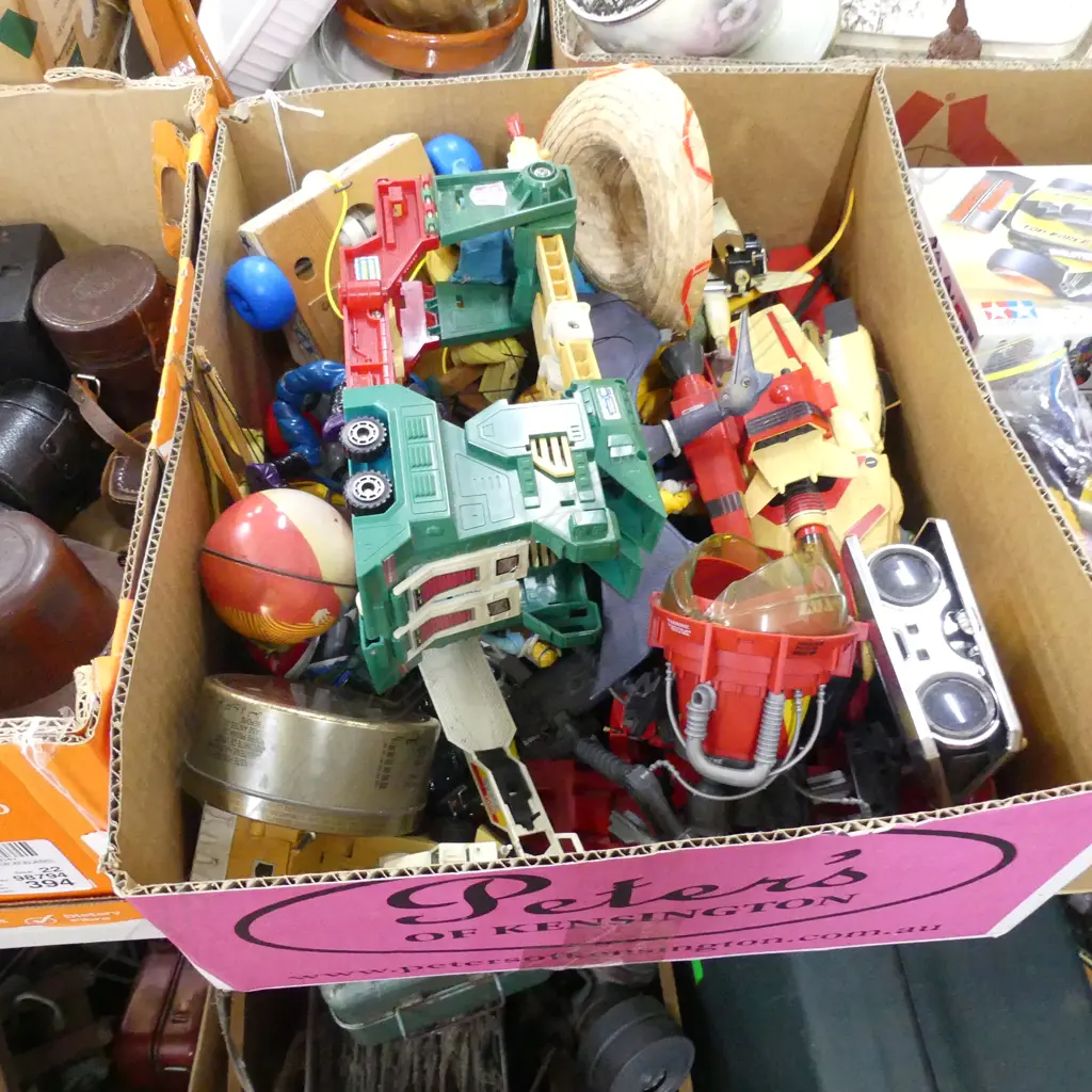 BIG BOX MIXED OLD SMALL TOYS ETC.. Image 1++