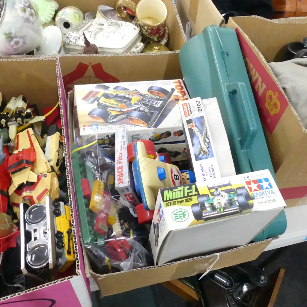 BOX  ASST OLD TOYS, BOXED MODELS, FISHER PRICE TOYS, LEGO LIKE BRICKS ETC.. Image 1++