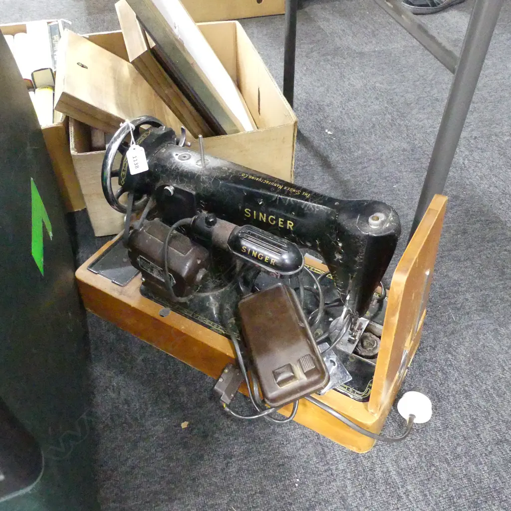 ANTIQUE SINGER SEWING MACHINE Image 1++