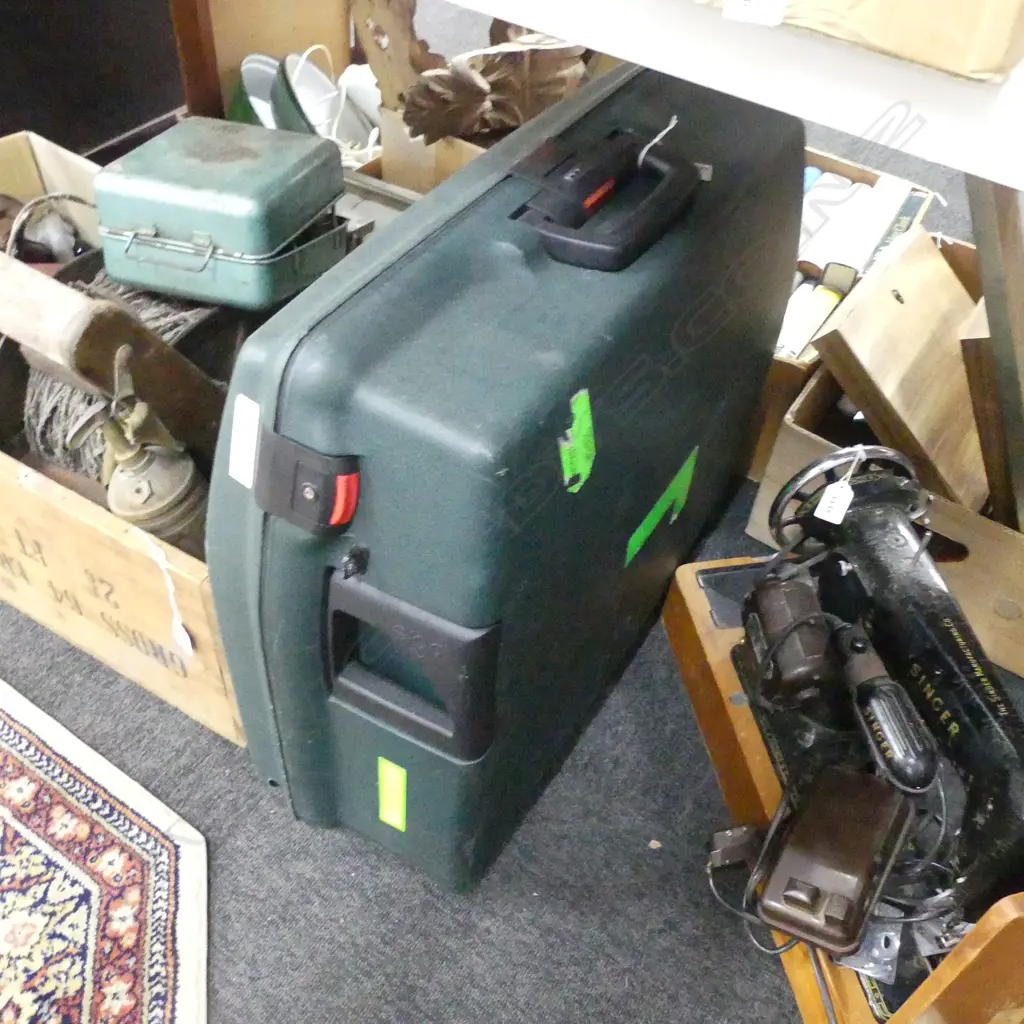 EMPTY ERGO TRAVEL SUITCASE Image 1++