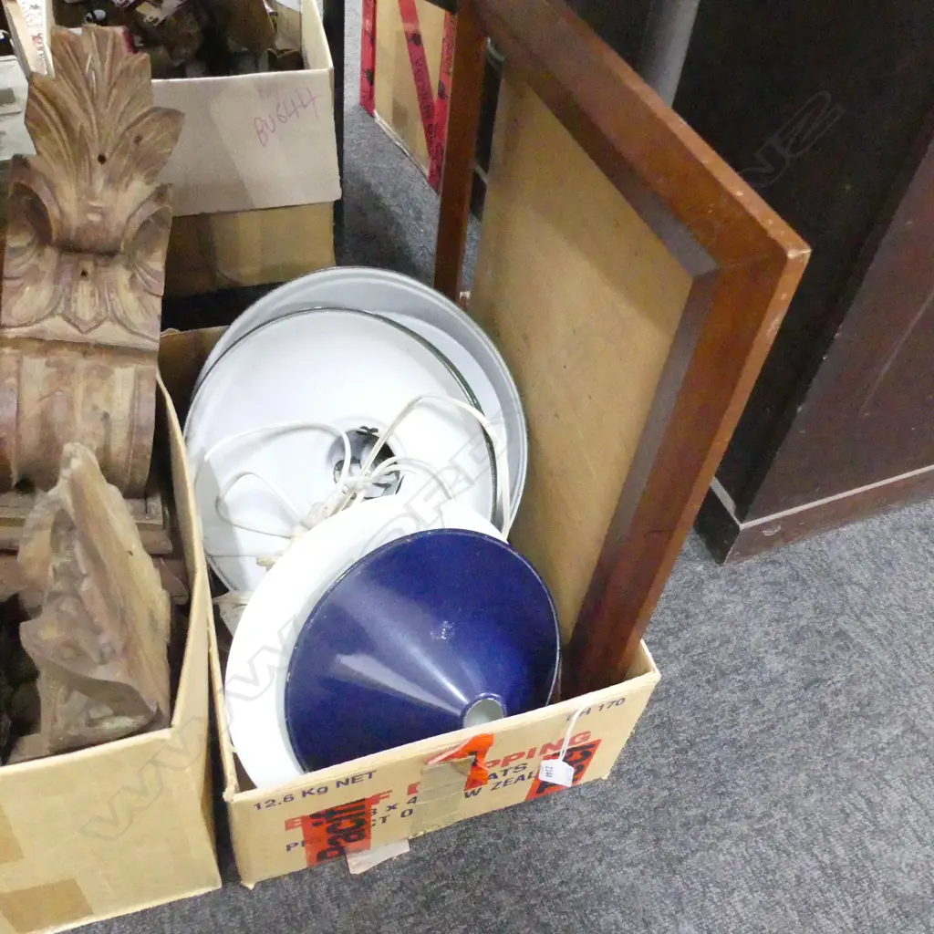 BOX 5 ASST METAL LIGHT FITTINGS + WOODEN FRAME Image 1++