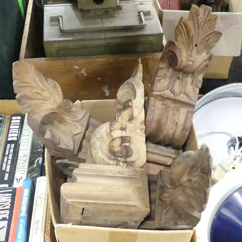 BOX LOT 2 PRS CARVED WOODEN CORBELLS H.380mm + TEAPOT, ETC Image 1++