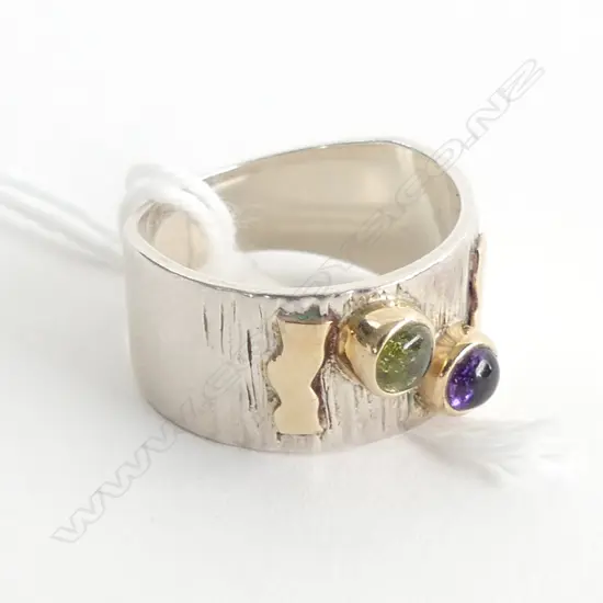 SILVER & 9CT PERIDOT & AMETHYST DESIGNER RING