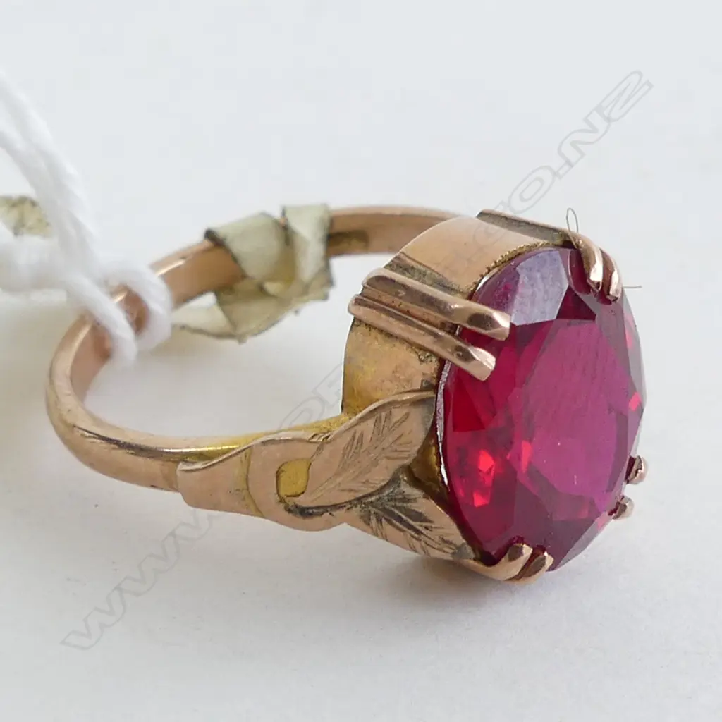 9CT LGE OVAL RED STONE RING NEW OLD STOCK W. 4.06gms Image 1++