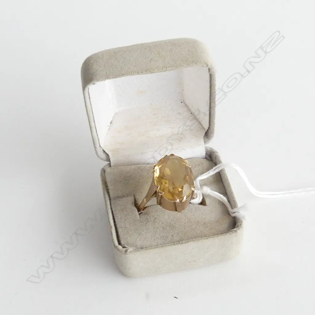 VINTAGE 9CT & LGE CITRINE ? DRESS RING Image 1++