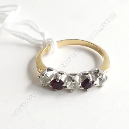 9ct GOLD RING RED & WHITE STONES SOME CHIPPING 1.64gms
