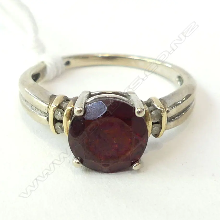 10ct WHITE GOLD RING WITH RUBY? AND DIAMONDS W. 2.7gms Image 1++