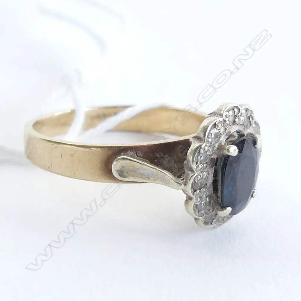 9CT & OVAL SAPPHIRE RING 2.9gms Image 1++