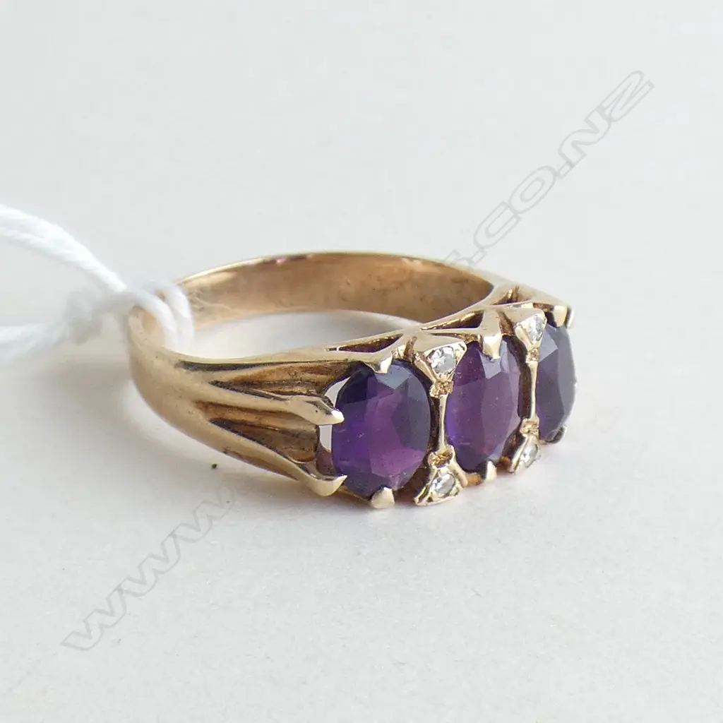 (16187) ESTATE 9CT 3 AMETHYST & DIAMOND RING Image 1++
