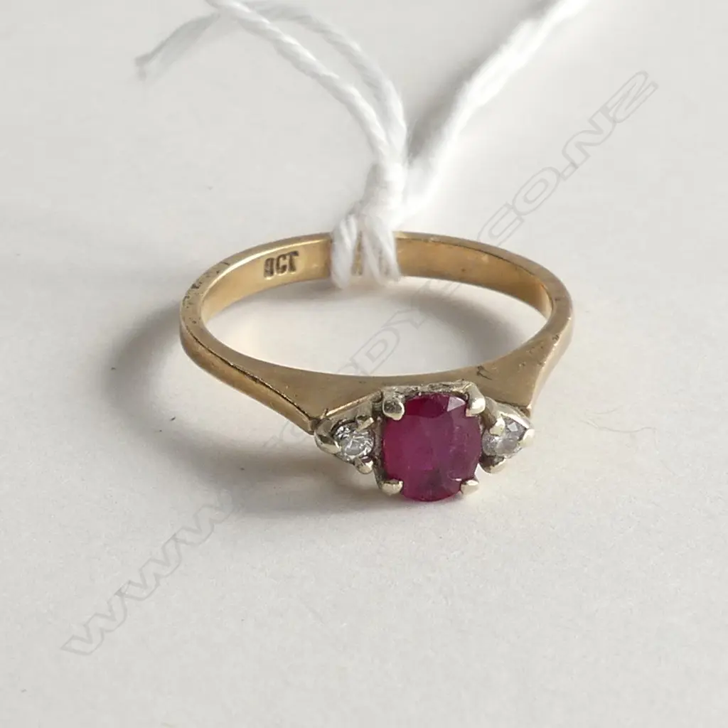 9ct RING RUBY & DIAMONDS W. 1.9gms Image 1++