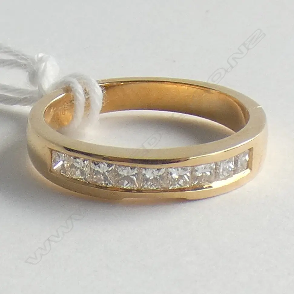 18CT DIAMOND WEDDER w. PAPERS 3.2 gm Image 1++