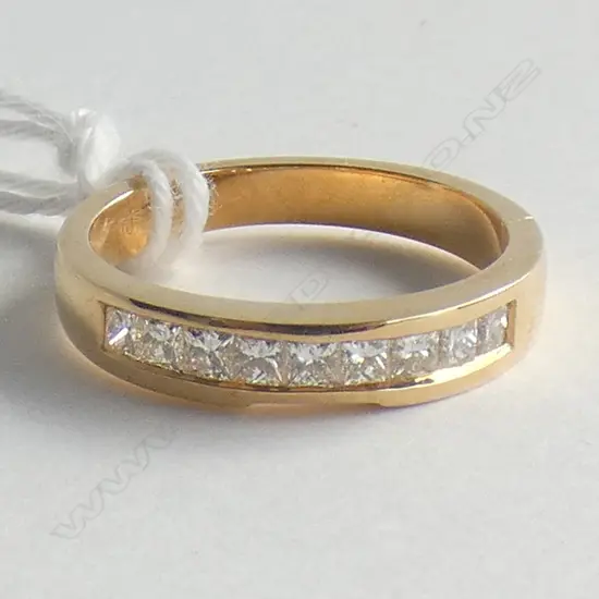 18CT DIAMOND WEDDER w. PAPERS 3.2 gm