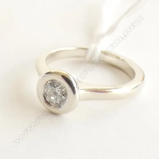 9ct White gold 0.34ct SI2 rub set ring