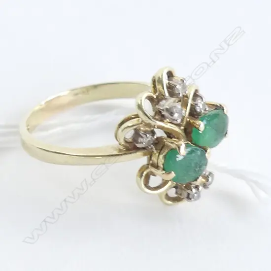 14K GOLD 2 EMERALD & 6 DIAMOND RING 4.25gms