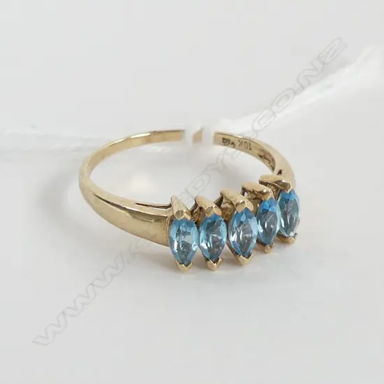 9CT GOLD & 5 BLUE TOPAZ RING 2.08gms